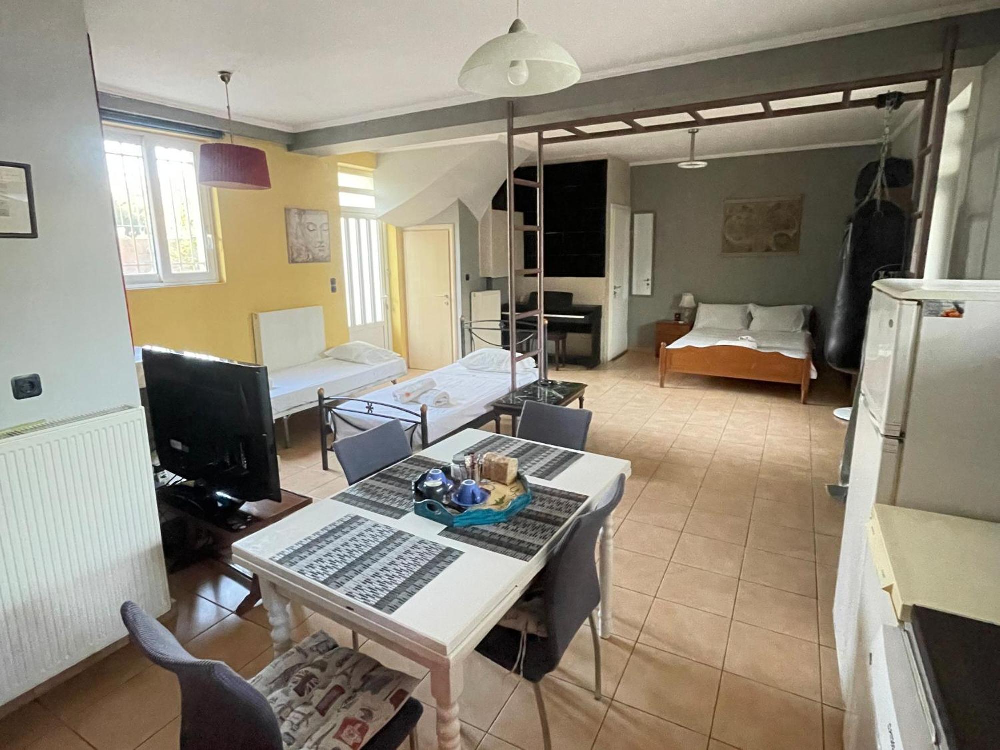 Patras - Independent Studio In Quiet Area Kültér fotó